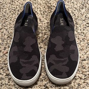 Womens Rothy’s Slip-on Grey Camo Size 6.5